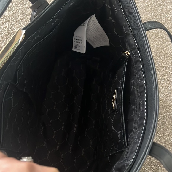 Aldo black shoulder bag with 3 pockets inside. New with tag - Picture 4 of 4